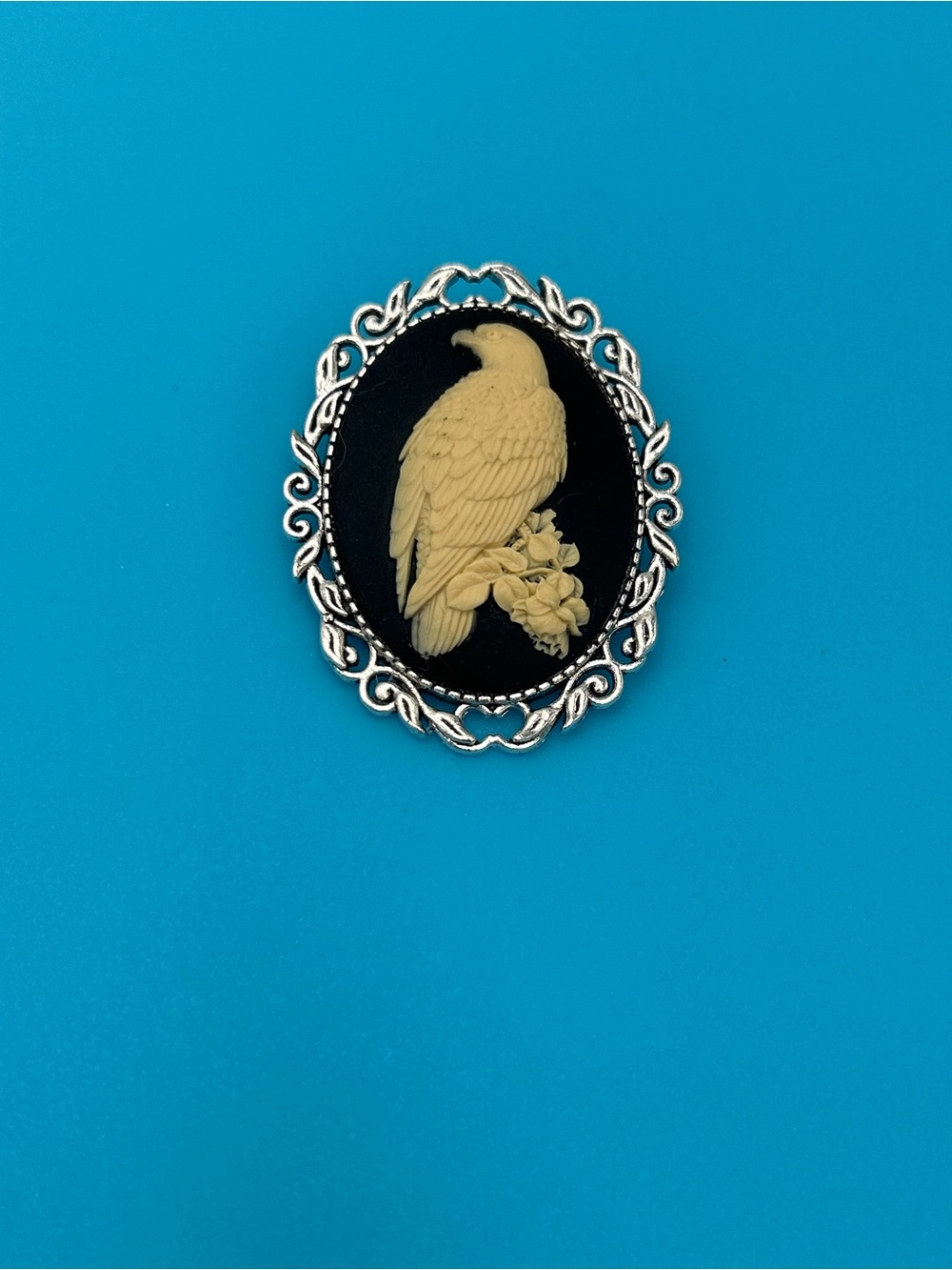 Vintage Eagle Bird Cameo Brooch Pin in Black and Cream